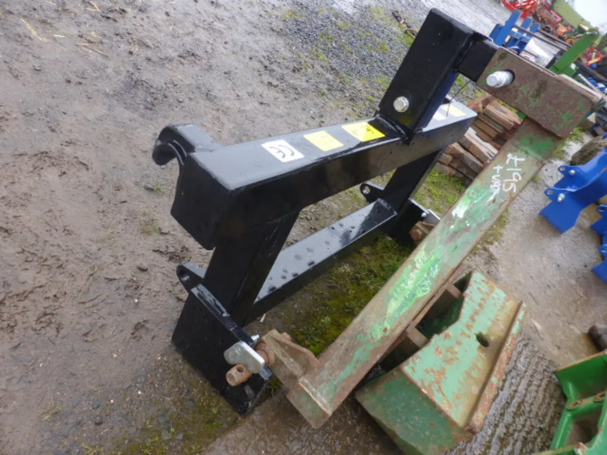 Euro 8 to 3 Point Linkage Adaptor - Image 3