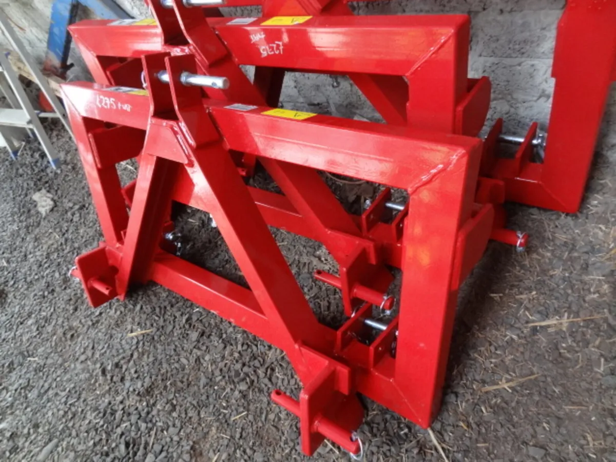 3 Point Linkage or A Frame to Euro 8 Adaptor - Image 1
