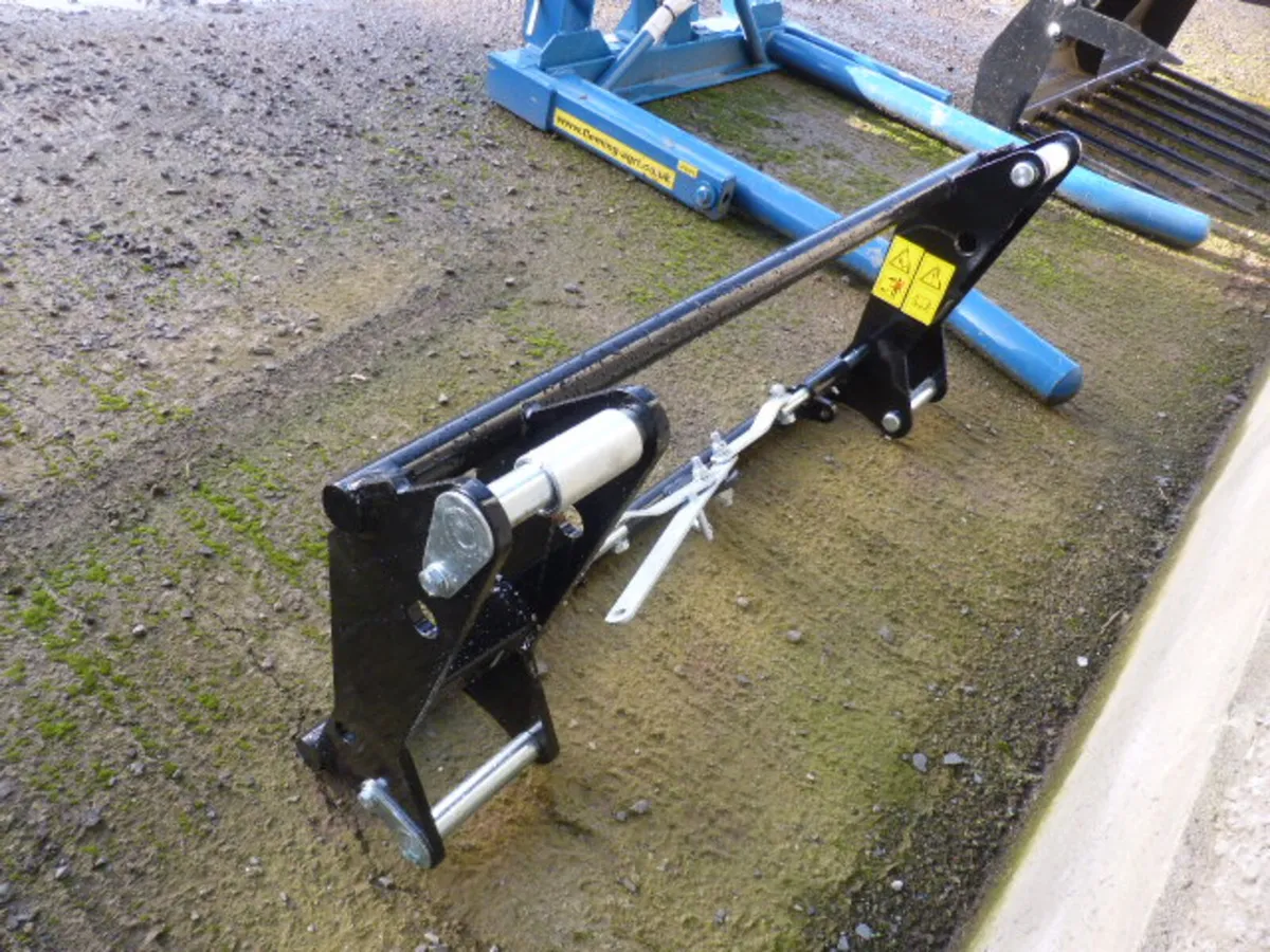 Euro 8 Hitch Loader Head Stock Adaptor - Image 3