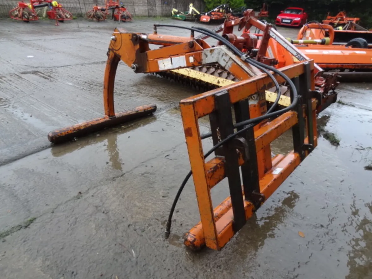 Elephant Bale Grab - Image 4