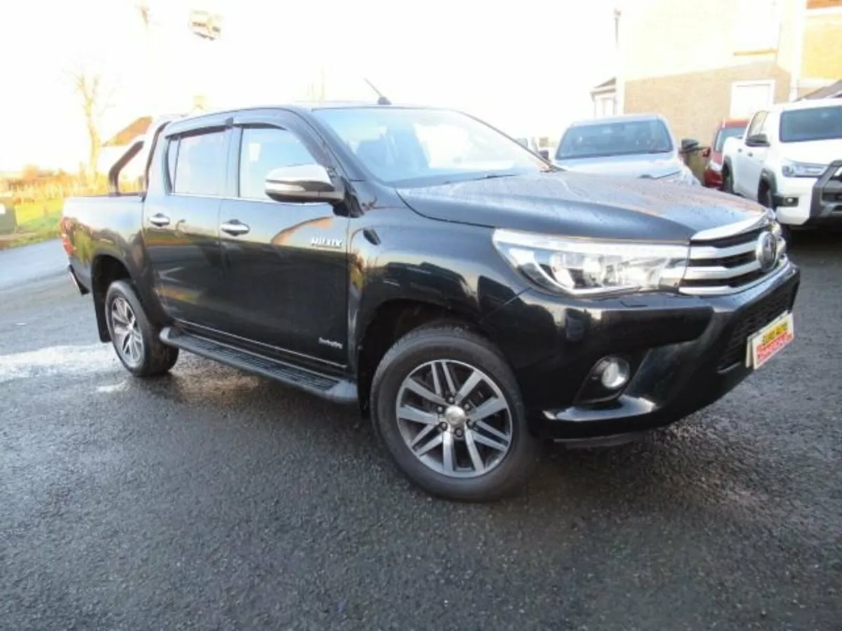 2.4 D-4D Invincible Pickup D/C 4dr D Manual 4WD Eu - Image 1