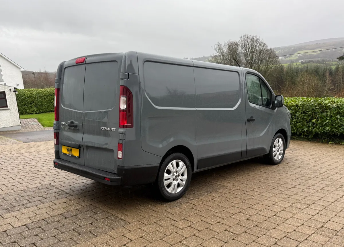 2023 Renault Trafic Sport SWB - Image 4