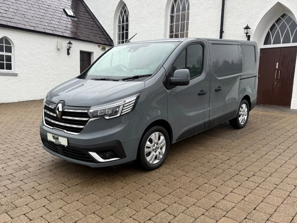 2023 Renault Trafic Sport SWB - Image 3