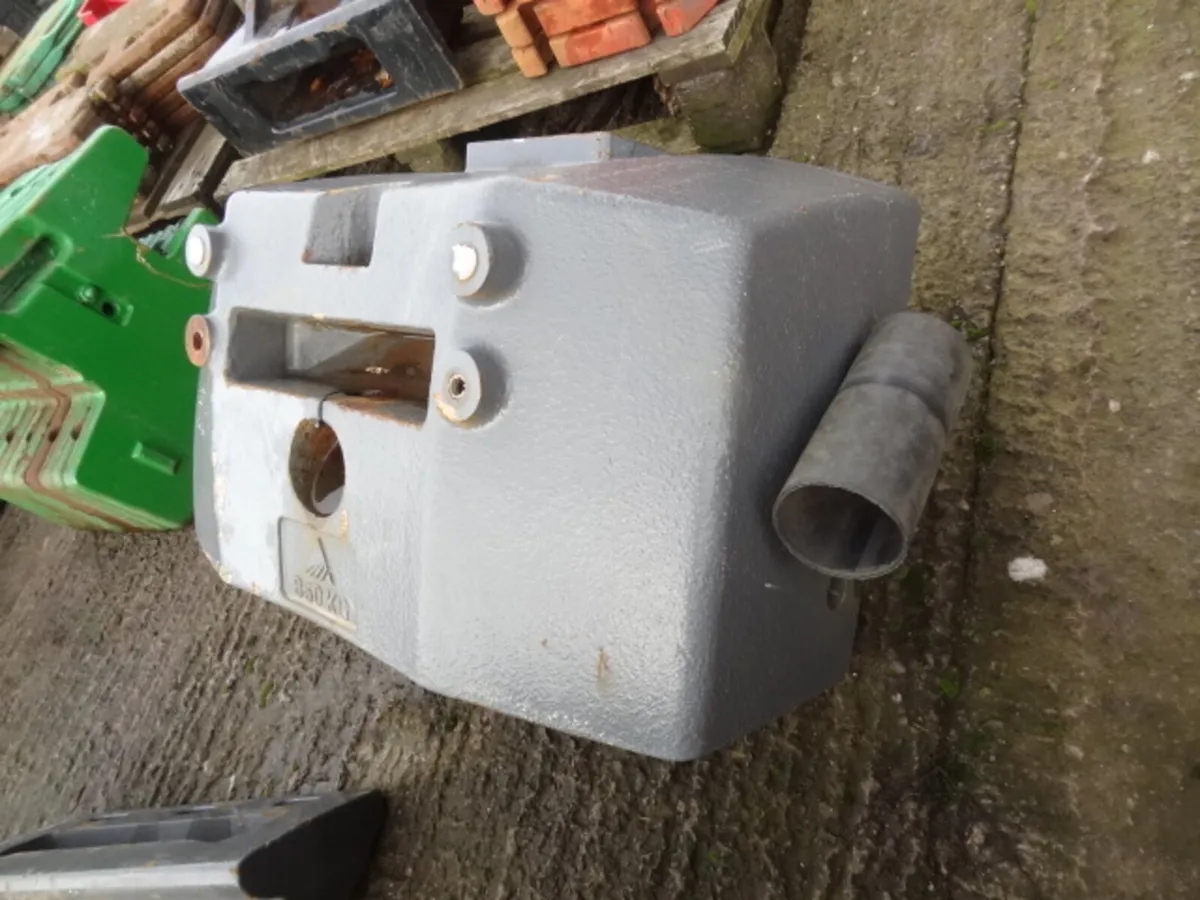 Agco Massey Ferguson 850KG Weight Block & Carrier - Image 3