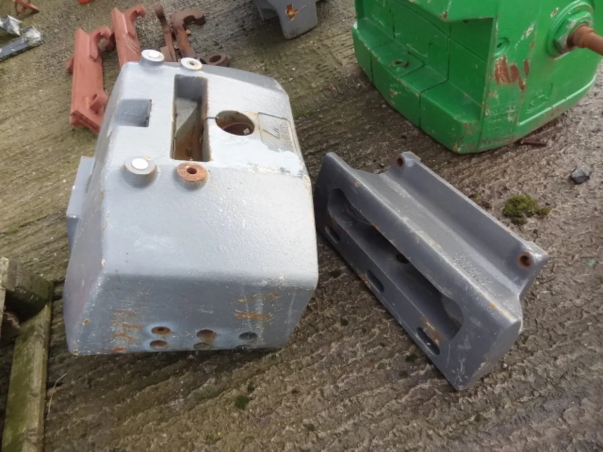 Agco Massey Ferguson 850KG Weight Block & Carrier - Image 1
