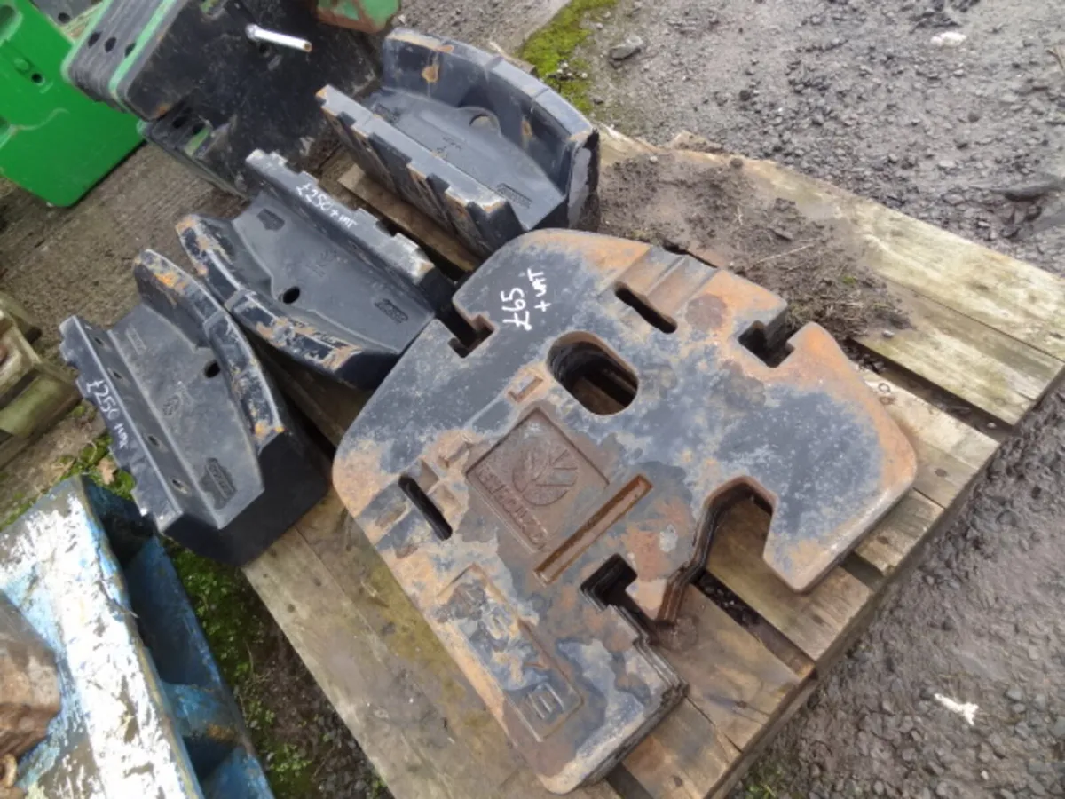 New Holland Fan Weight carrier - Image 1