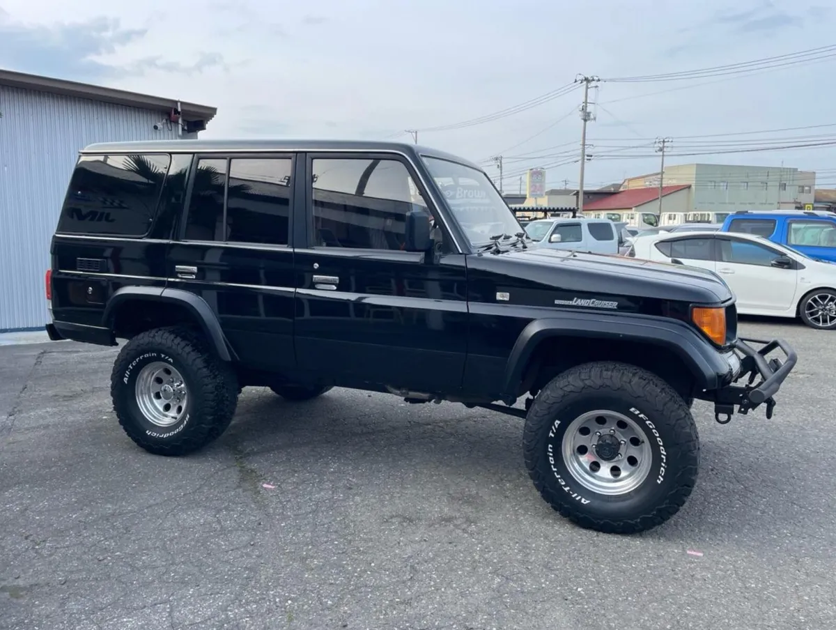 Land Cruiser 70 – Clean, Certified Deposit Secures - Image 2