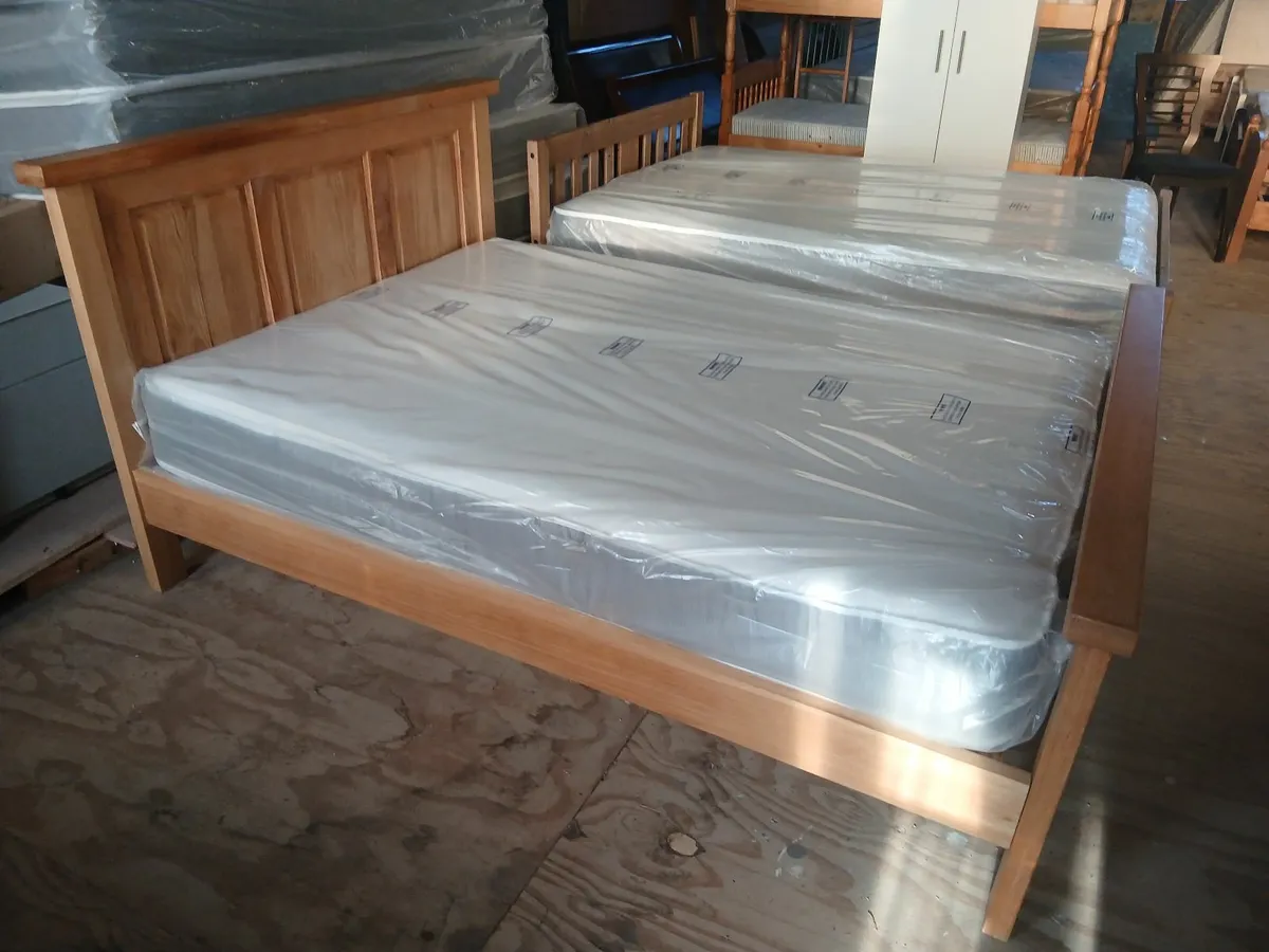 Bed and mattress - Image 3