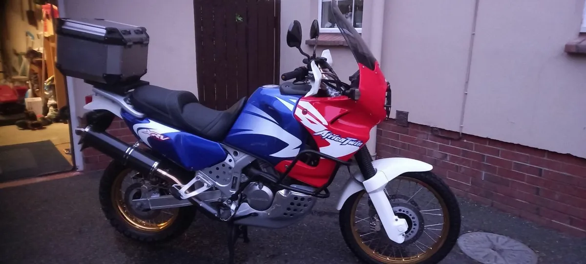 Wanted :  Lower Seat + Panniers 1997 Honda XRV750 - Image 1