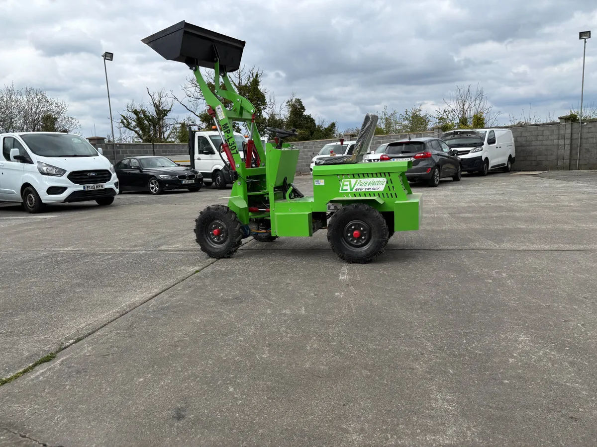 Compact EV Loader - Image 4