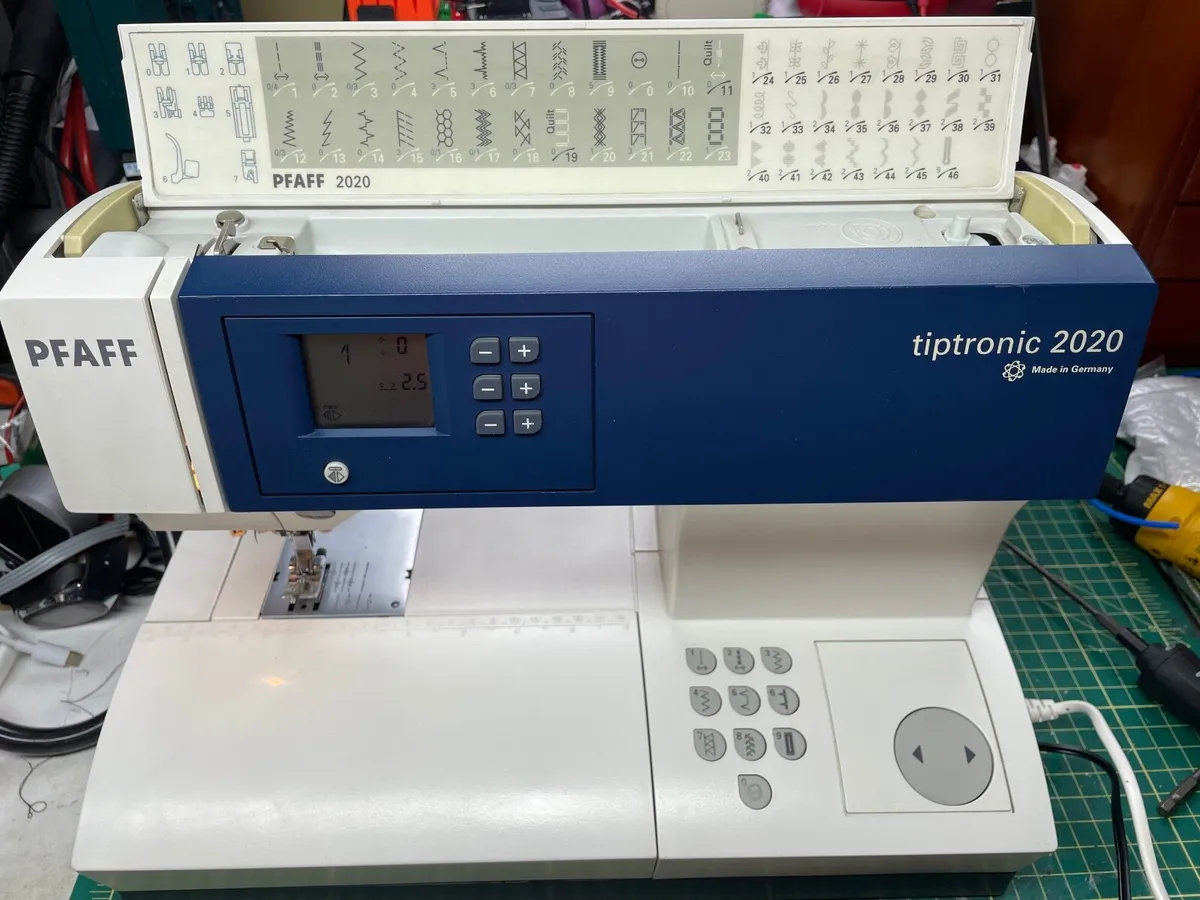 PFAFF Tiptronic 2020 Sewing machine (with IDT) - Image 1