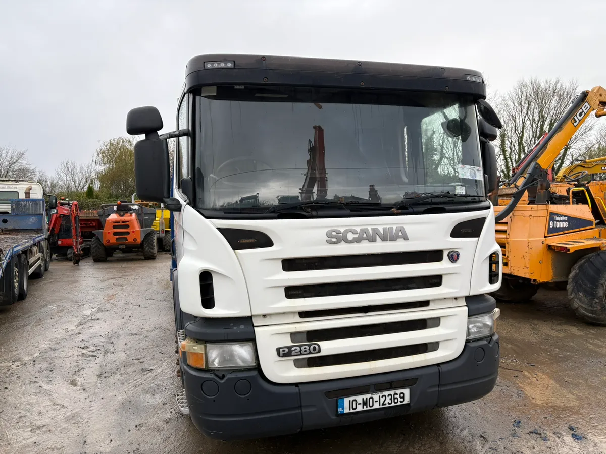 2010 Scania beavertail rear lift - Image 2