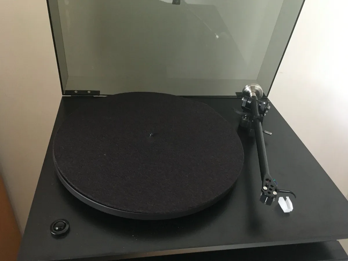 Rega P3 turntable + Creek pre-amp for Easter - Image 3