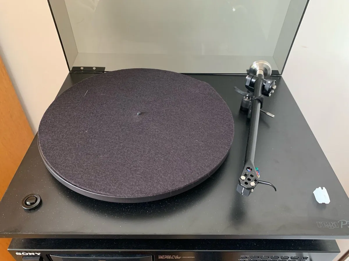 Rega P3 turntable + Creek pre-amp for Easter - Image 1