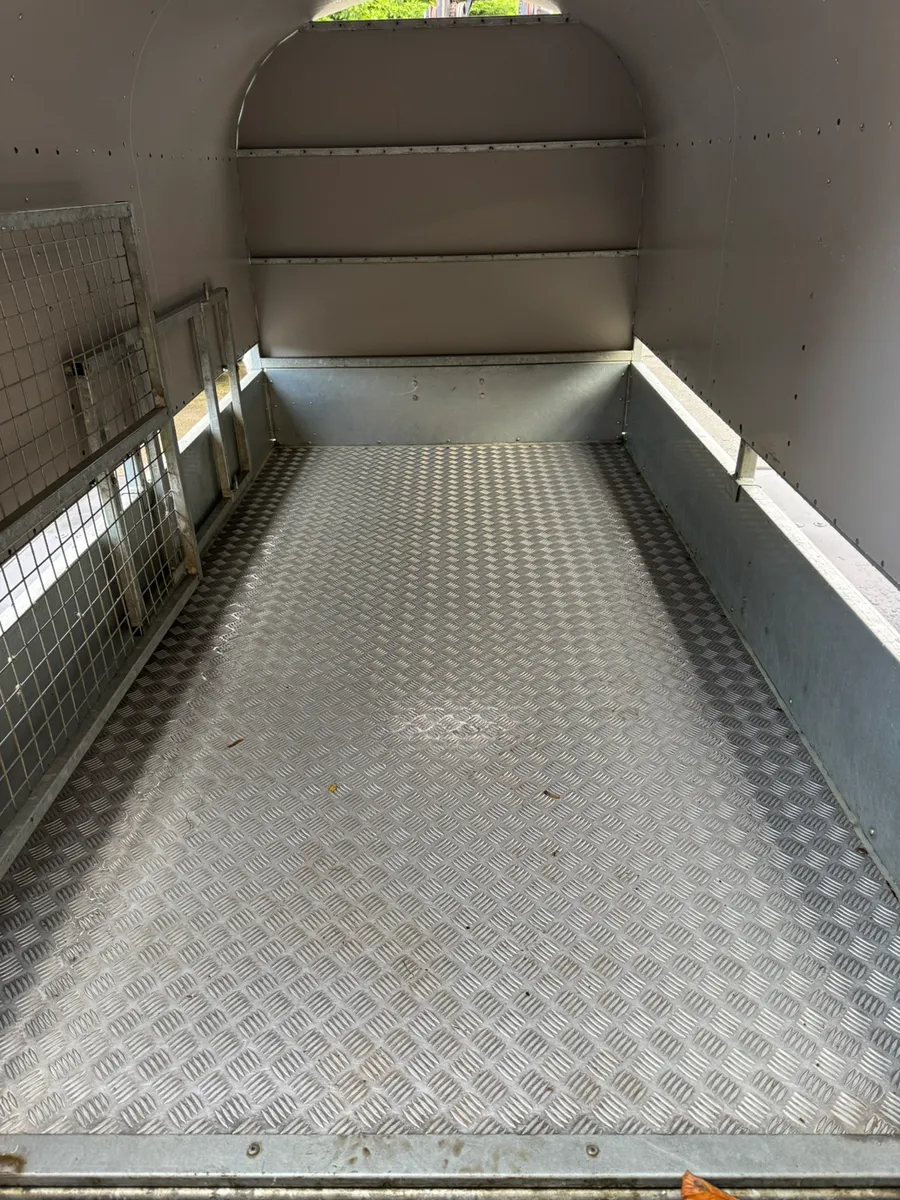Nugent livestock trailer - Image 2