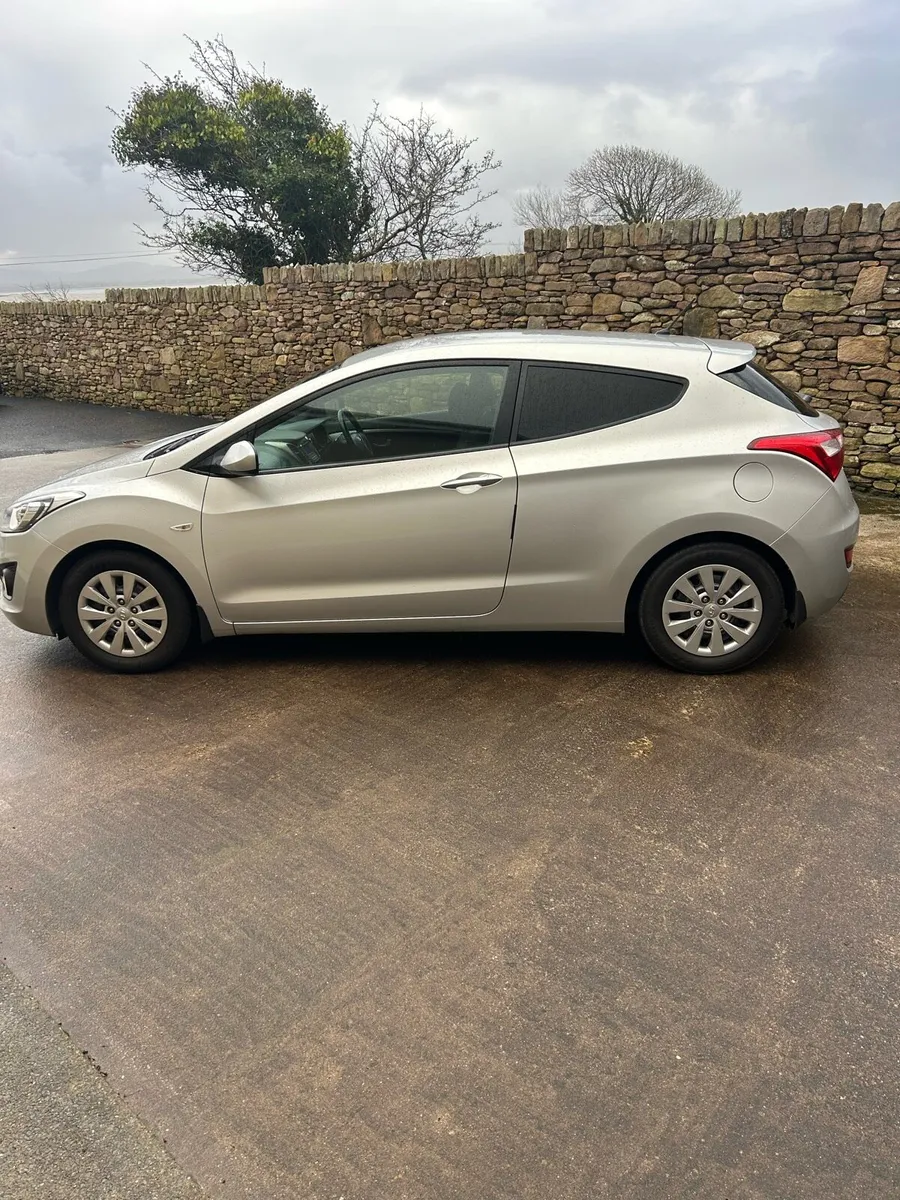 Hyundai i30 (commercial) - Image 2