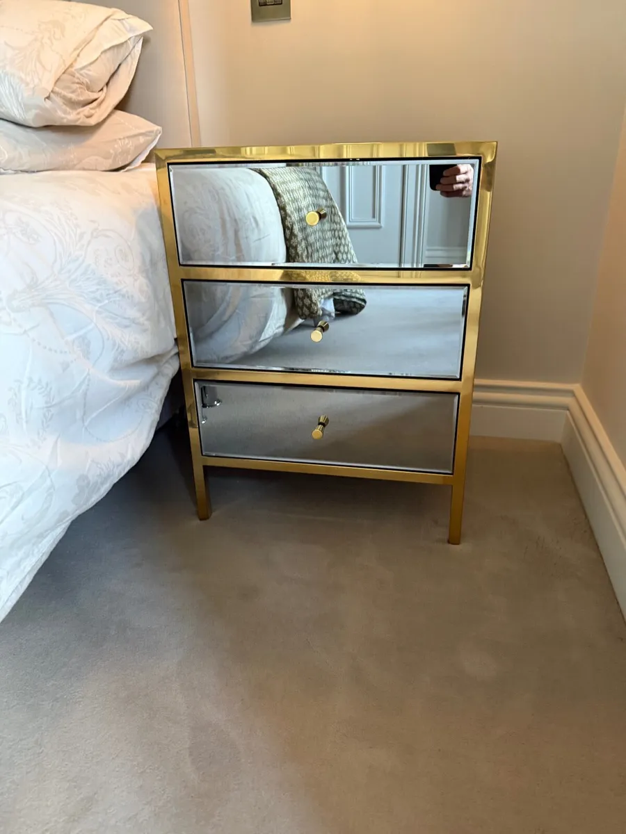 BED SIDE LOCKERS - Image 3