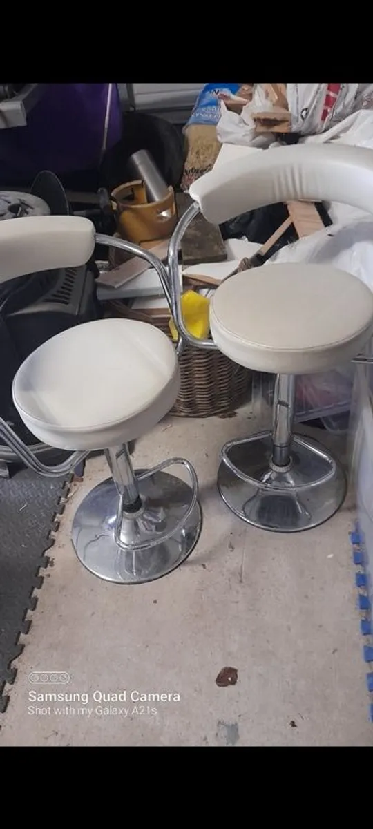 Breakfast bar stools - Image 1