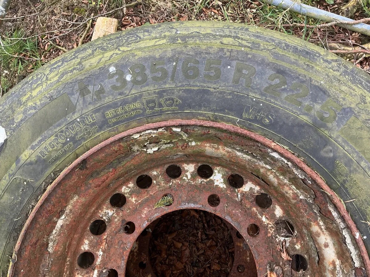 Super singles X2 - Image 1