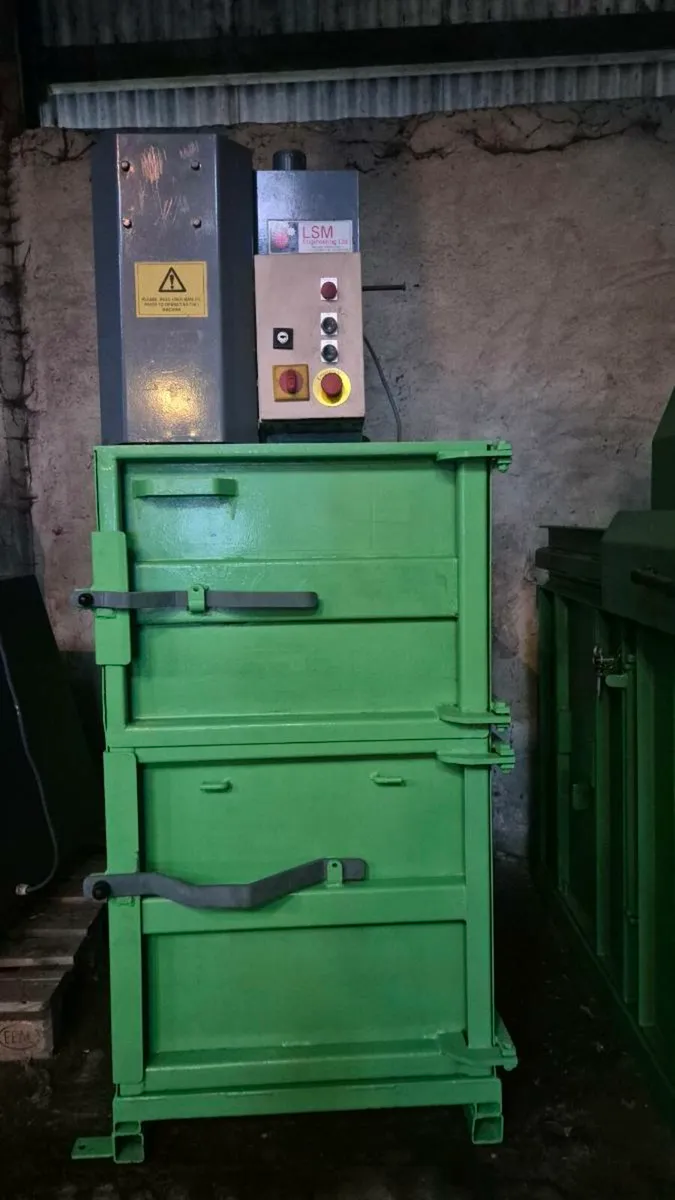 Cardboard baler compactor - Image 1
