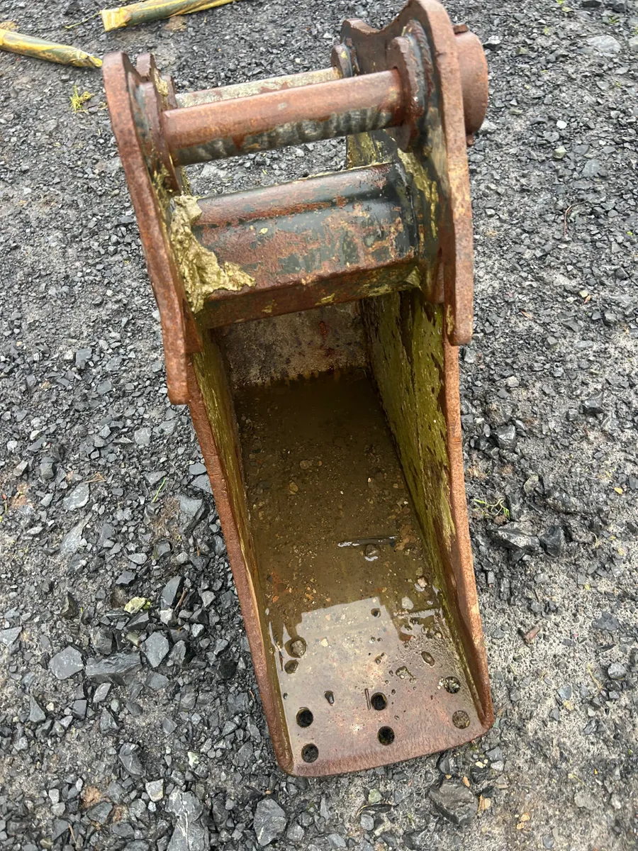 1ft 45mm pin Rhinox gummy /digging bucket - Image 2