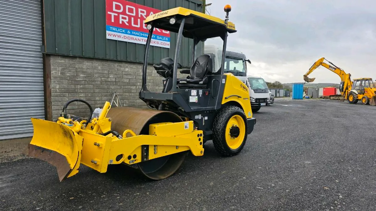 Bomag BW124 DH with Dozer blade - Image 2