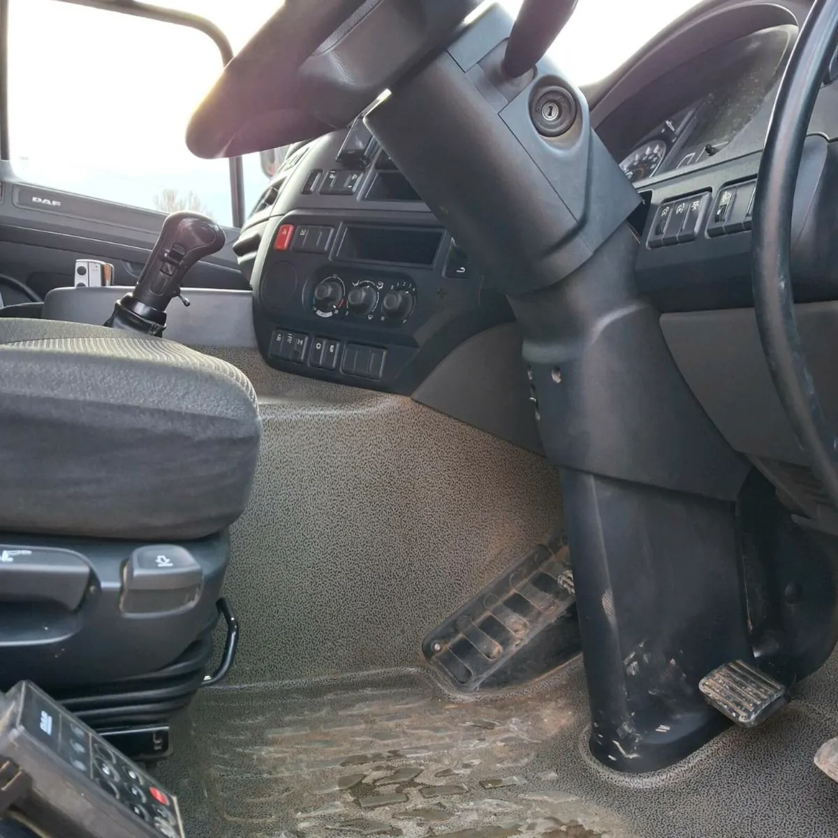 Daf CF beavertail plant lorry - Image 2