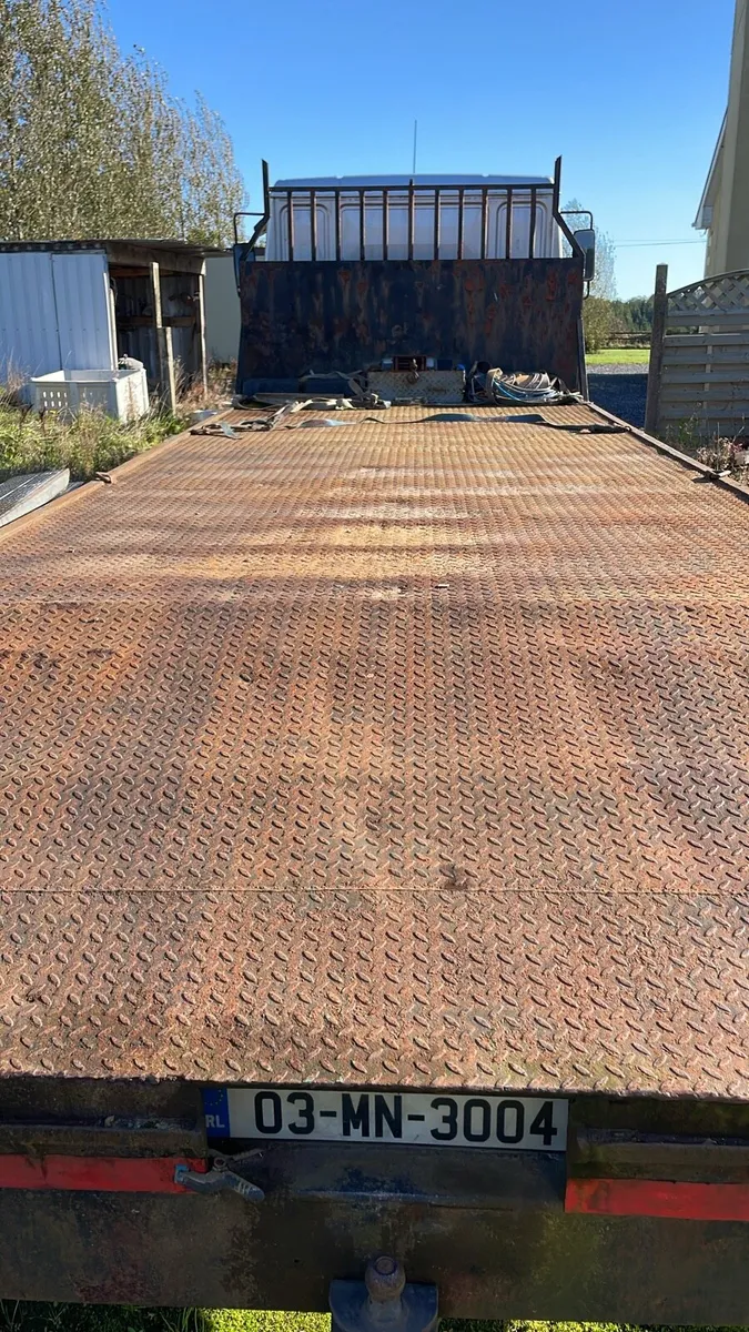 Man beaver tail truck - Image 4