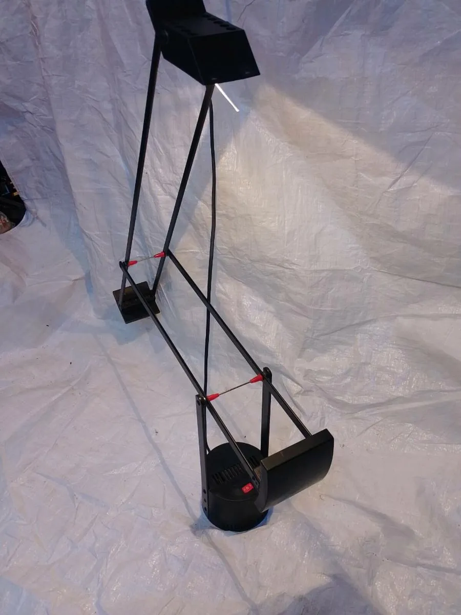 Tizio designer table lamp - Image 3