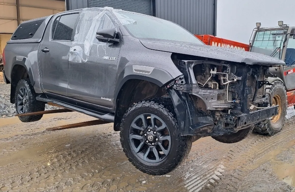 2024 Toyota Hilux Invincible X For Dismantling - Image 2