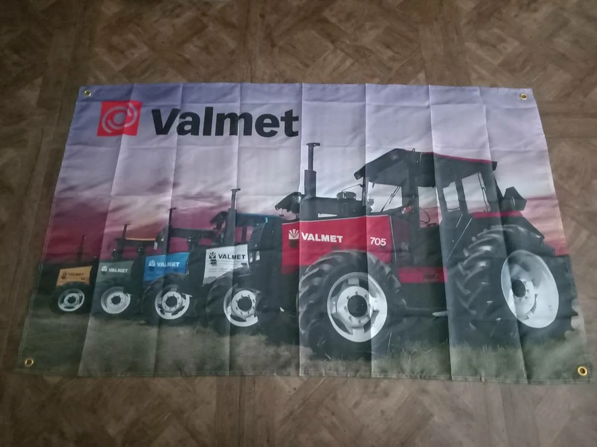 Selection of tractor flags - Image 4