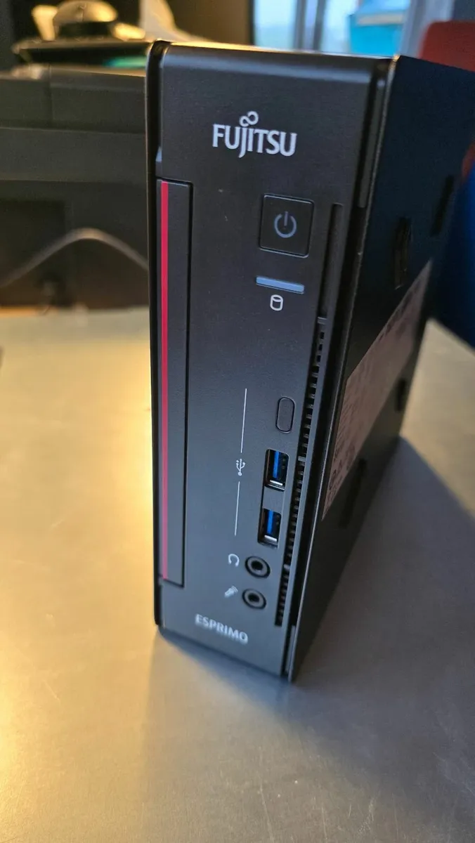 FUJITSU Q558 MICROSLIM-i5-16GB RAM-256GB SSD-W10 P - Image 3