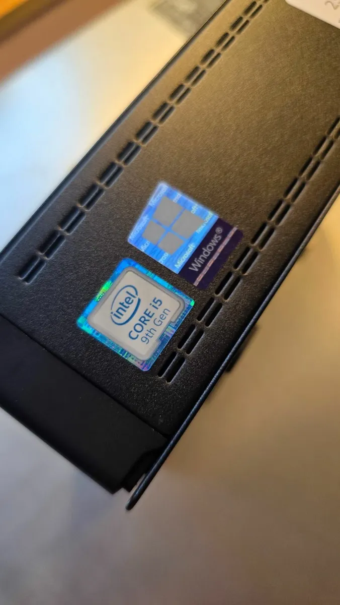 FUJITSU Q558 MICROSLIM-i5-16GB RAM-256GB SSD-W10 P - Image 2