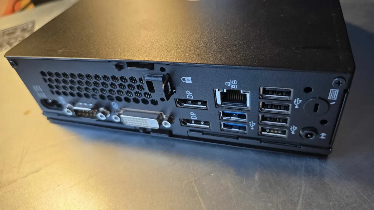 FUJITSU Q558 MICROSLIM-i5-16GB RAM-256GB SSD-W10 P - Image 4