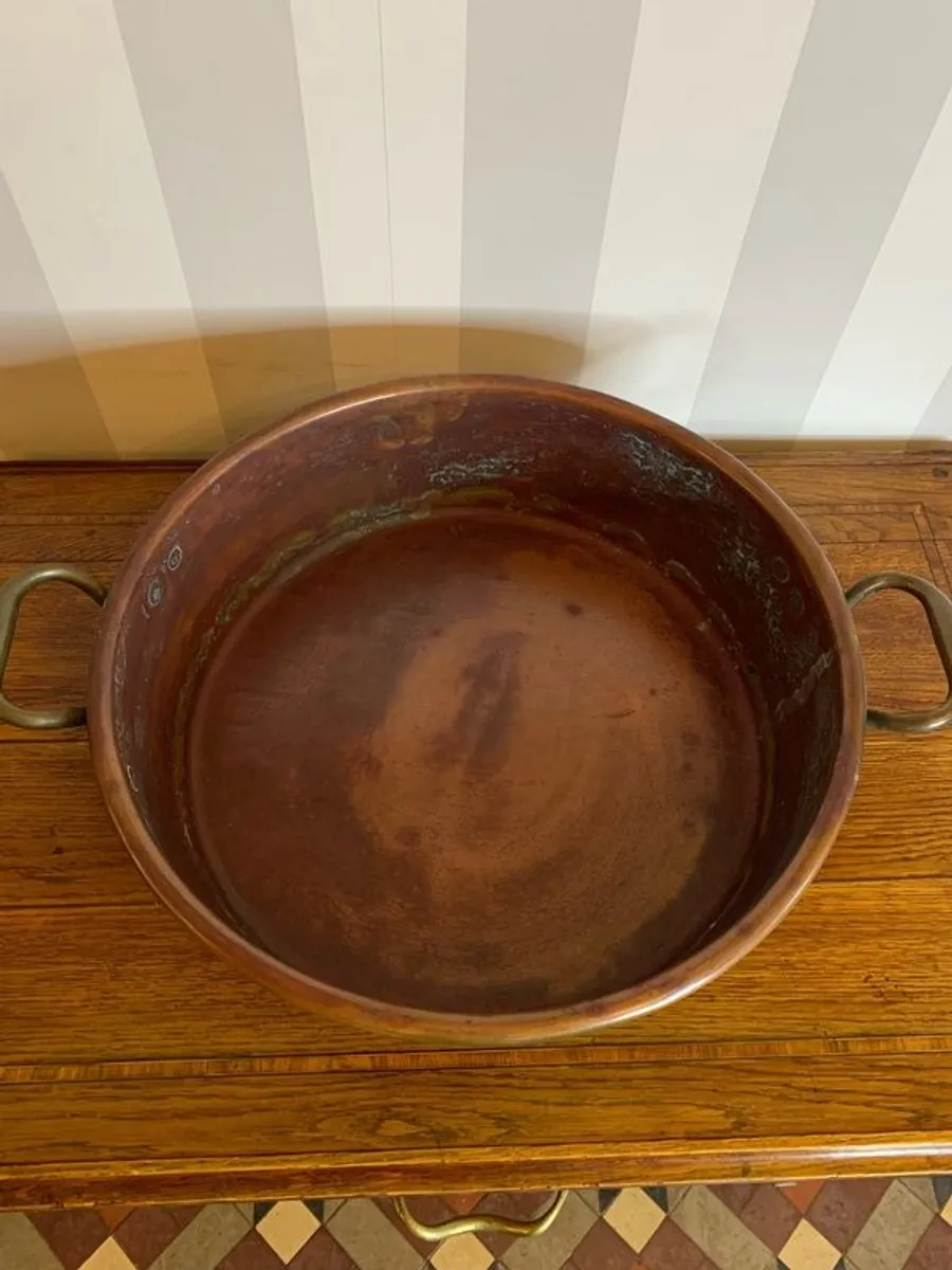 Beautiful large antique solid copper flat-bottom pan with riveted brass handles. - Image 3