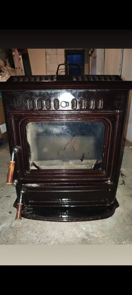 Stove with back boiler appliance - Image 1