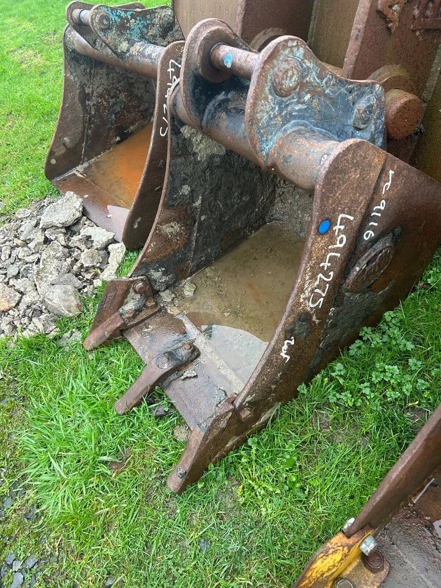 Geith 17 inch 35mm pin  digging bucket with teeth - Image 1