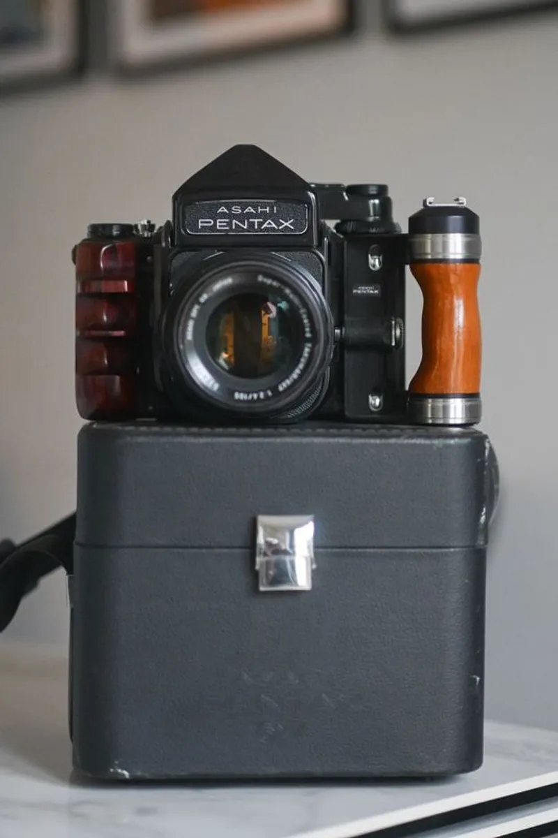 Pentax 67 + 105 f/2.4 + Wooden Grips - Image 2
