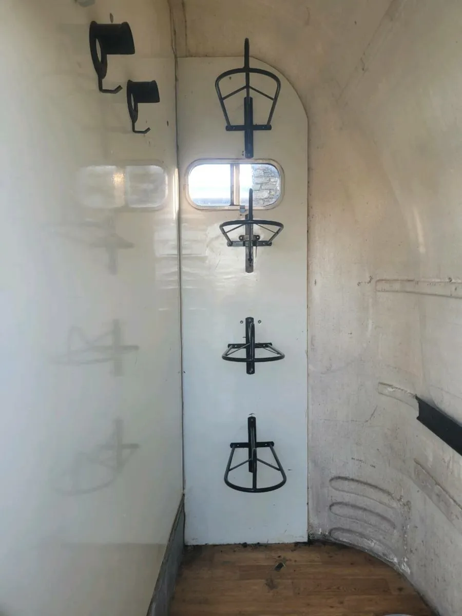 Horse box - Image 3