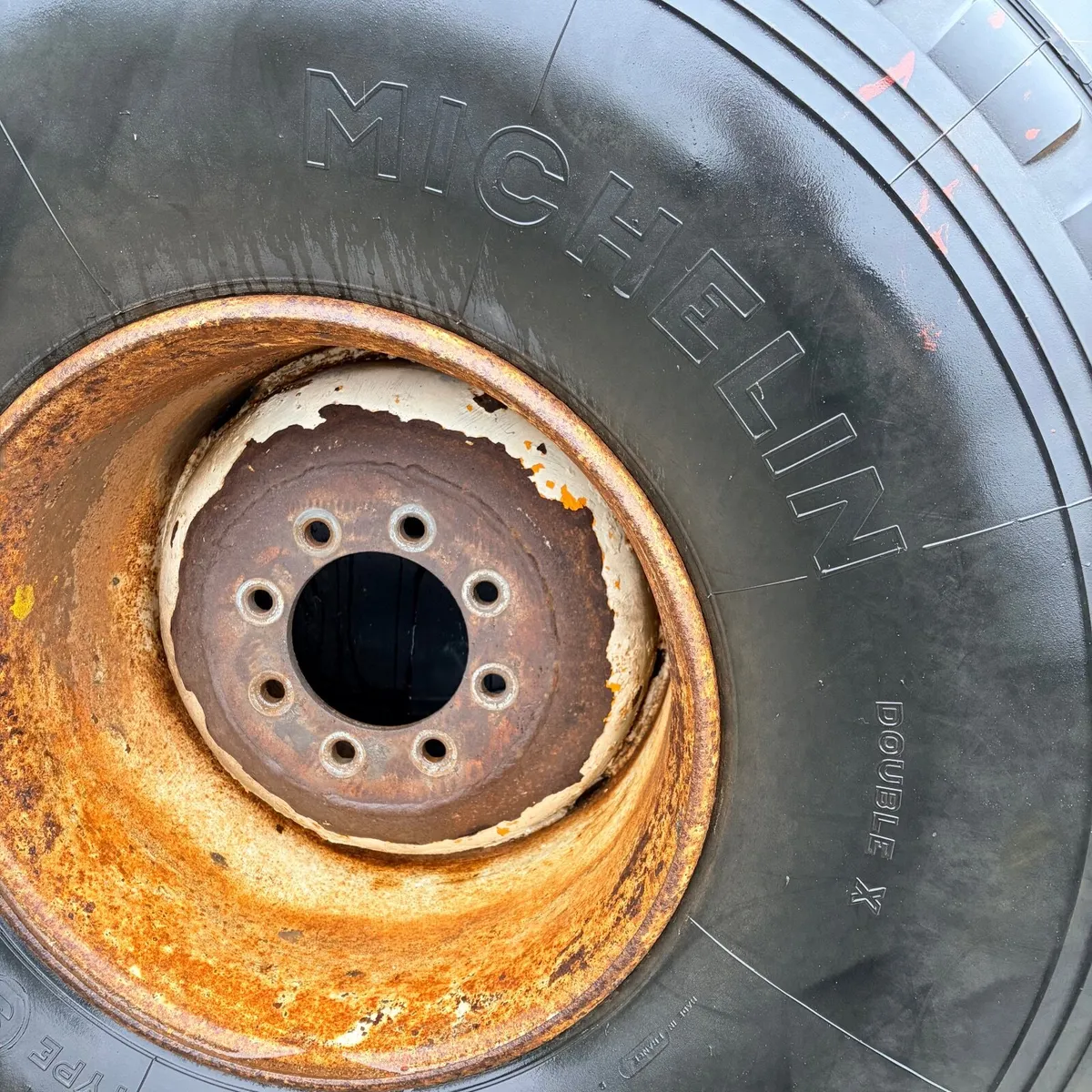 Tractor Wheels Michelin 24R20.5 - Image 3