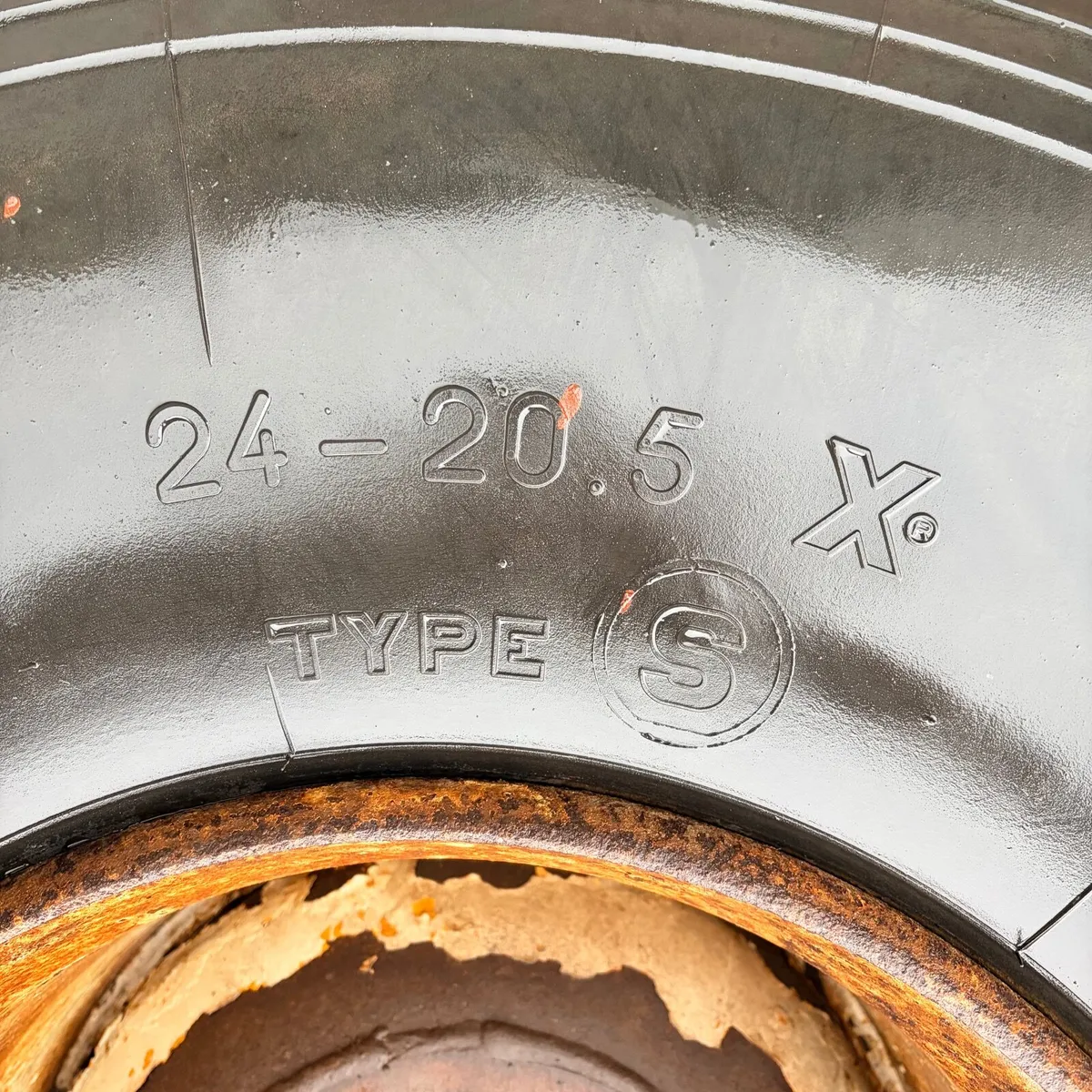 Tractor Wheels Michelin 24R20.5 - Image 4