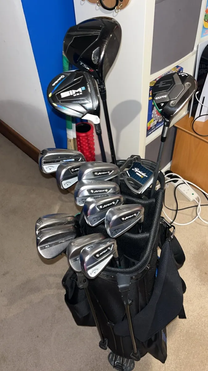 Golf bag with clubs - Image 2