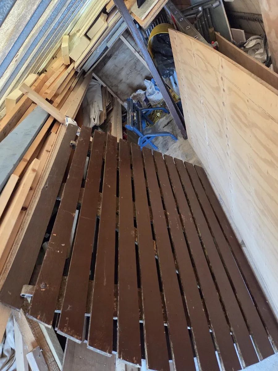 Garden shed €400. Garden gates €500. - Image 4