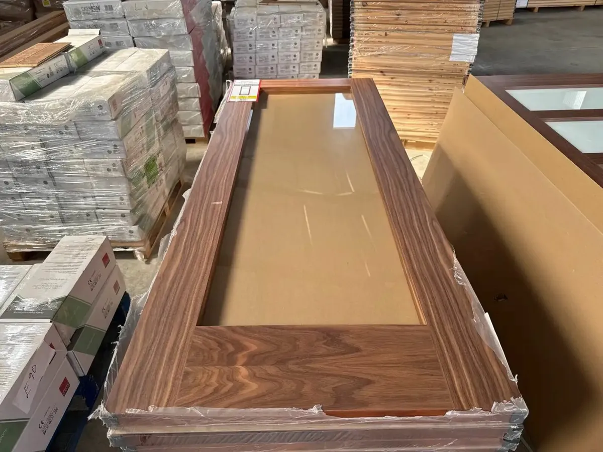 8 X Walnut Shaker Clear Glaze Doors (BRAND NEW) - Image 1