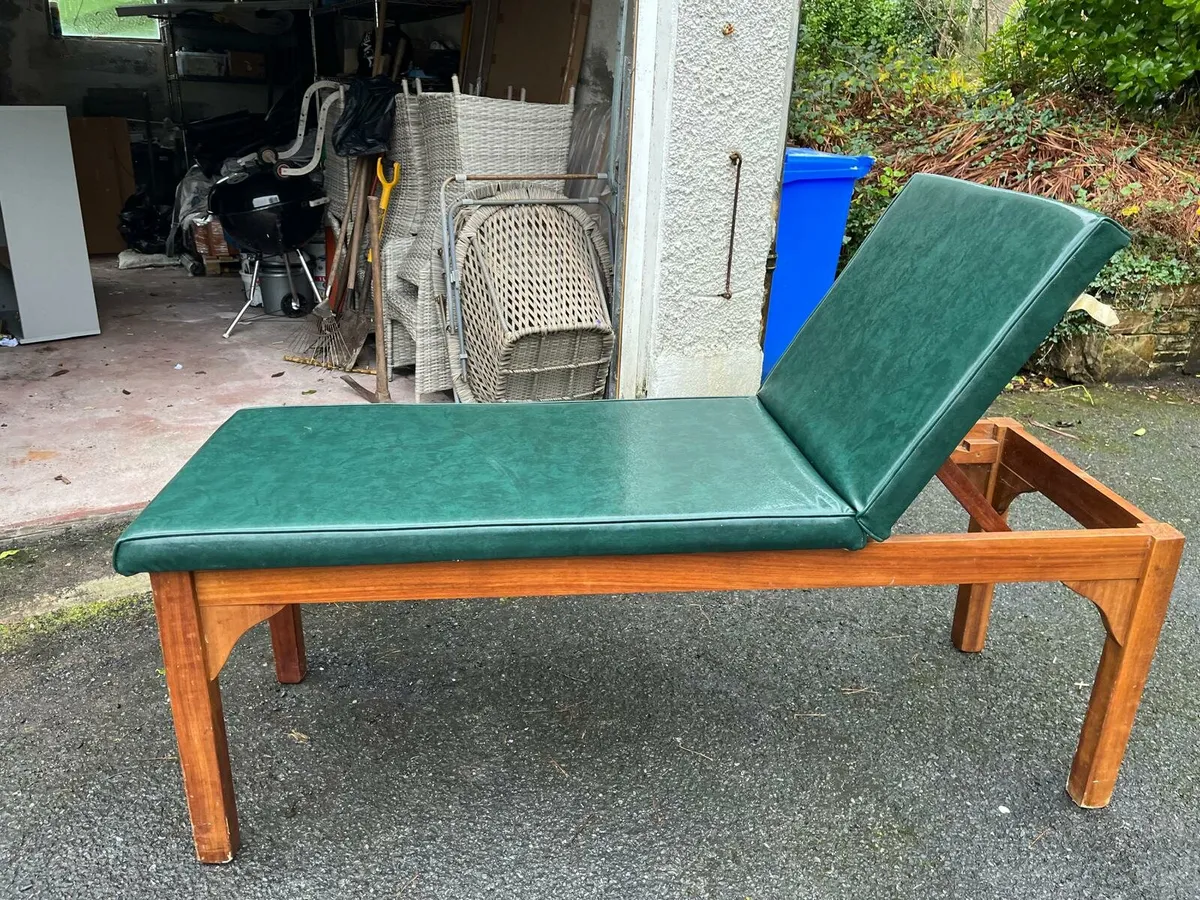 Treatment couch - Image 1