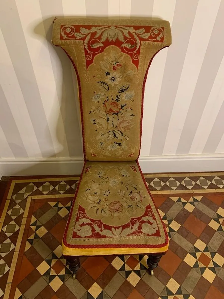 Victorian rosewood prie dieu or prayer nursing chair with original needlepoint upholstery. - Image 4
