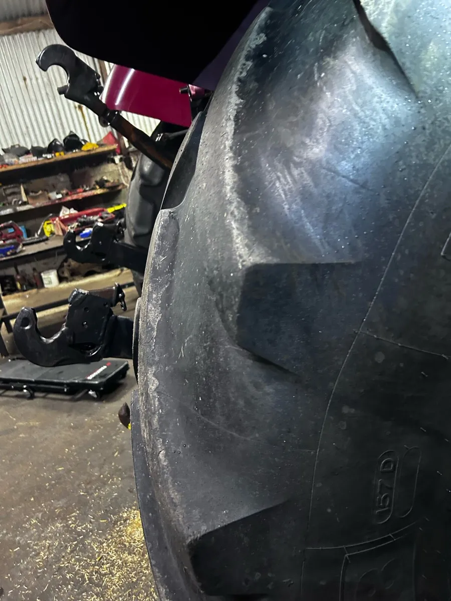 650/65/38 Michelin tyre - Image 3