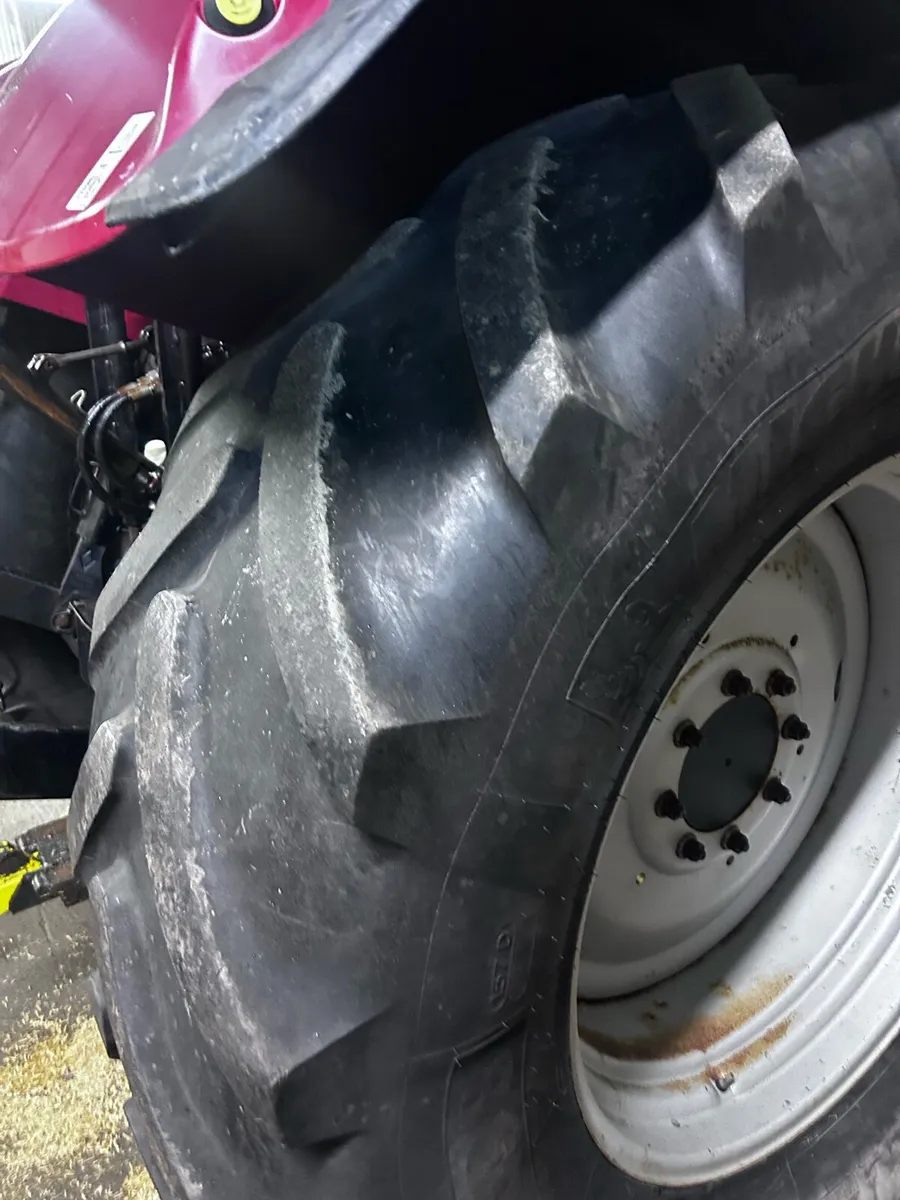 650/65/38 Michelin tyre - Image 4