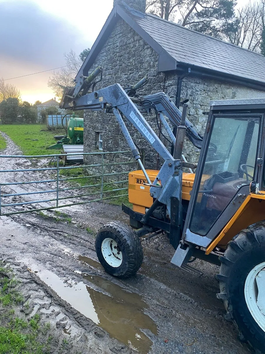 Renault tractor - Image 2