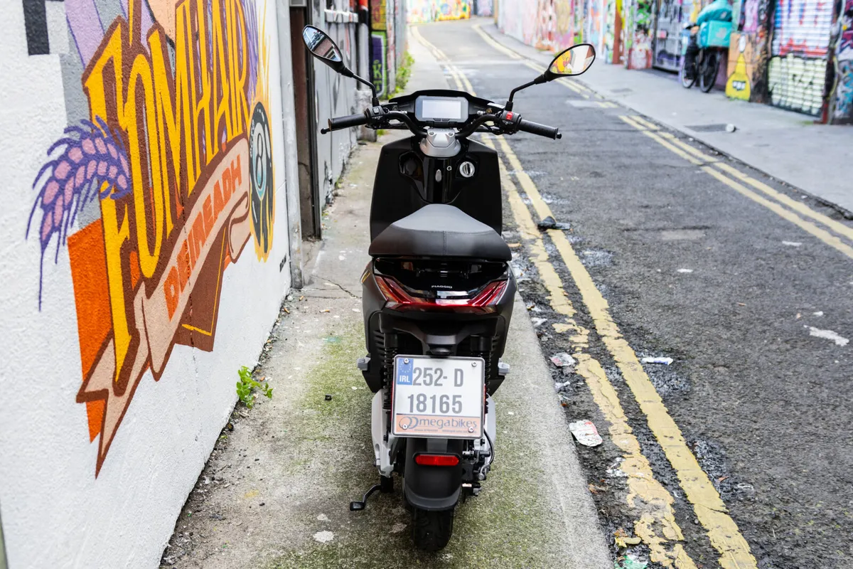 Piaggio 1 Electric Scooter 2025 - Image 4